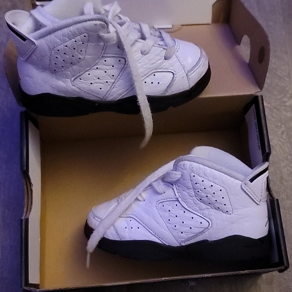 Jordan and Converse - Picture 4 of 11